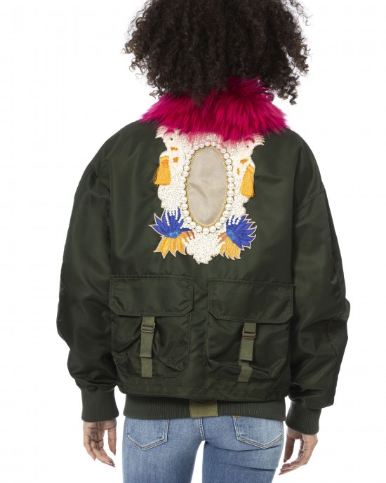 Short Bomber. Side And Back External Pockets. Hood With Fur. Front Closure With Zipper And Zipper Pull. Removable Inner Jacket. Embroidered Applications On The Front And Back.