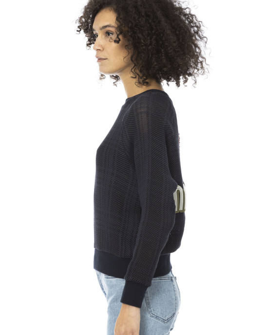 Long-sleeved Shirt. Graphic Applications On The Back.