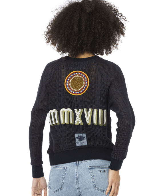 Long-sleeved Shirt. Graphic Applications On The Back.