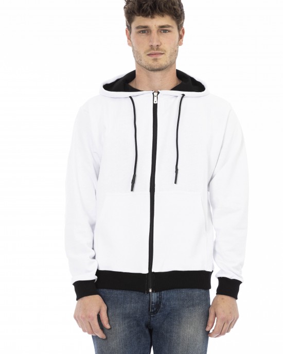 Long Sleeved Brushed Hoodie. Closure With Zip. Rear Logo. Front Pockets.