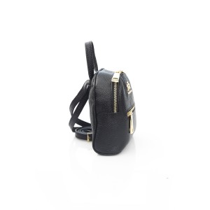 Leather Bag With Adjustable Shoulder Strap. Zip Closure. Front Pocket. Rear Key Holder Hook. Logoed Lining. Front Logo. 18*18*6 Cm.