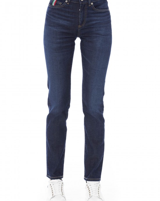 Regular Jeans With Logoed Button. Front Pockets With Tricolor Insert. Rear Pockets.