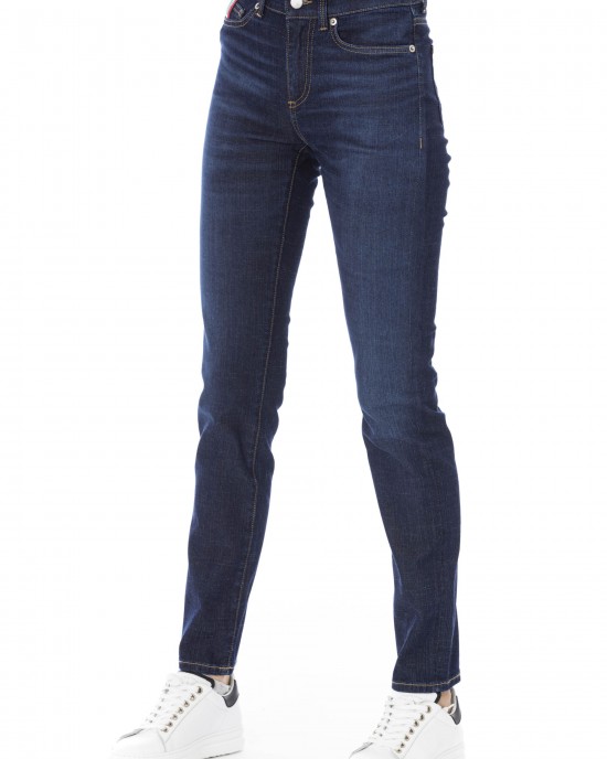 Regular Jeans With Logoed Button. Front Pockets With Tricolor Insert. Rear Pockets.