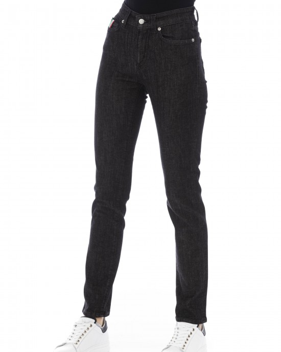 Regular Jeans With Logoed Button. Front Pockets With Tricolor Insert. Rear Pockets.