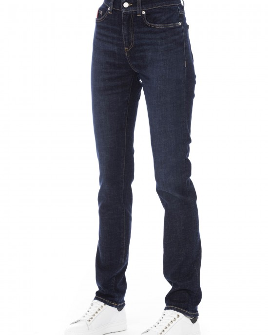 Regular Jeans With Logoed Button. Front Pockets With Tricolor Insert. Rear Pockets.