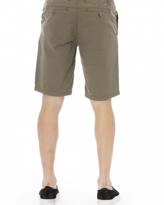 Bermuda Shorts. Solid Color Fabric. Front Zipper And Button Closure. Side Pockets. Back Welt Pockets.