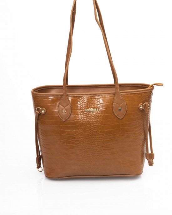 Bag With Zip Closure. Internal Compartments. Golden Details. Front Logo. 33*29*13cm