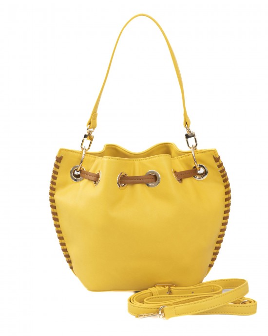 Shoulder Bag. Drawstring Closure. Logoed Lining. Internal Compartments. Golden Details. Front Logo. 23*11*22cm.