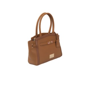 Shoulder Bag. Zip Closure. Back Pocket. Logoed Lining. Internal Compartments. Golden Details. Front Logo. 30*11*19cm