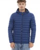 Men's Jacket With Hood. Horizontally Quilted. Customized Braces Inside That Allow The Garment To Be Worn As If It Were A Backpack. Contrasting Patch On The Left Sleeve. Wrists And Bottom With Matching Elastic. Light Padding (approximately 100g).