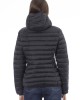 Women's Jacket With Hood. Horizontally Quilted. Customized Braces Inside That Allow The Garment To Be Worn As If It Were A Backpack. Contrasting Patch On The Left Sleeve. Wrists And Bottom With Matching Elastic. Light Padding (approximately 100g).