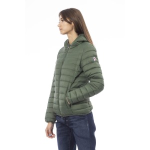 Women's Jacket With Hood. Horizontally Quilted. Customized Braces Inside That Allow The Garment To Be Worn As If It Were A Backpack. Contrasting Patch On The Left Sleeve. Wrists And Bottom With Matching Elastic. Light Padding (approximately 100g).