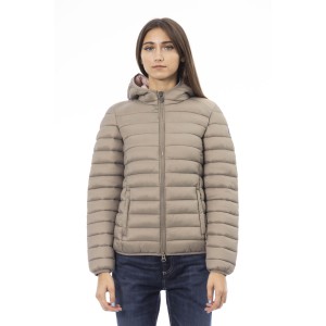 Women's Jacket With Hood. Horizontally Quilted. Customized Braces Inside That Allow The Garment To Be Worn As If It Were A Backpack. Contrasting Patch On The Left Sleeve. Wrists And Bottom With Matching Elastic. Light Padding (approximately 100g).