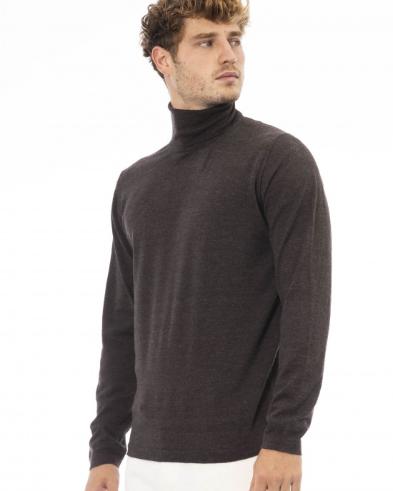 Turtleneck Sweater. Long Sleeves.