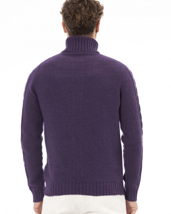 Turtleneck Sweater. Long Sleeves. Ribbed Collar. Cuffs And Bottom. Regular Fit.