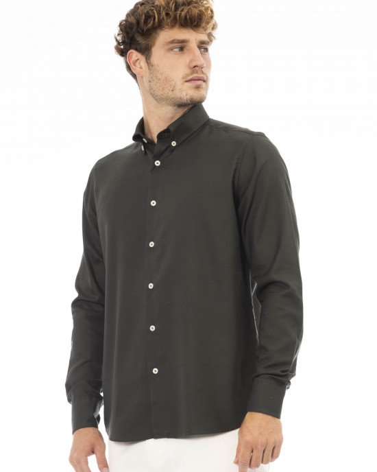 Shirt. Short Button-down Neck. Front Closure With Buttons. Button Closure On Cuffs.