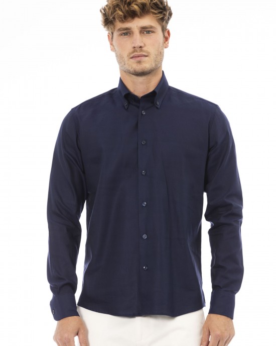 Shirt. Short Button-down Neck. Front Closure With Buttons. Button Closure On Cuffs.