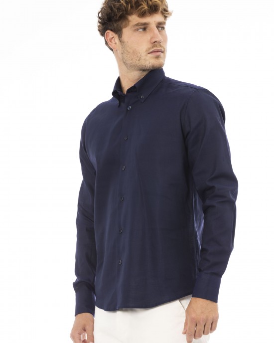 Shirt. Short Button-down Neck. Front Closure With Buttons. Button Closure On Cuffs.