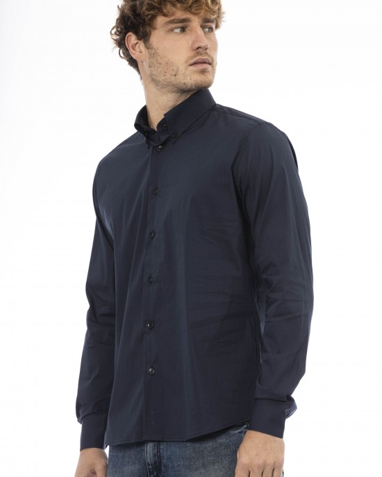 Shirt. Short Button-down Neck. Front Closure With Buttons. Button Closure On Cuffs