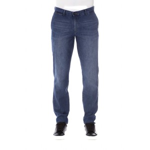 Jeans. Front Zipper And Button Closure. Side Pockets. Back Welt Pockets.