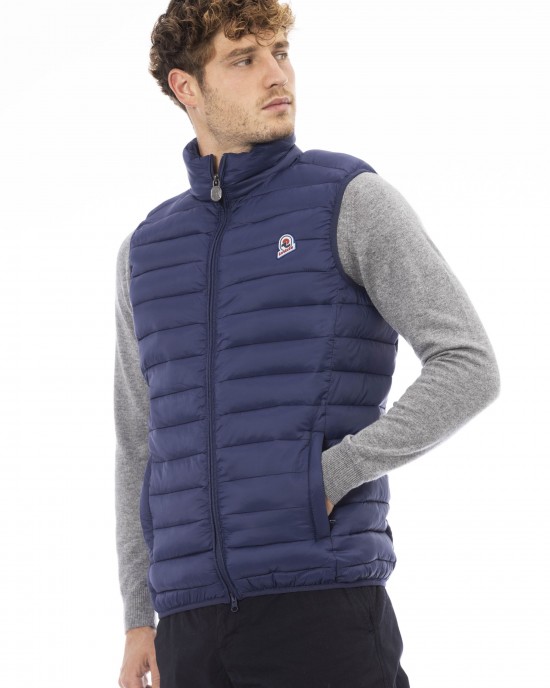 Men's Vest. Horizontally Quilted. Contrast Chest Patch. Bottom With Matching Elastic. Light Padding (approximately 100g).