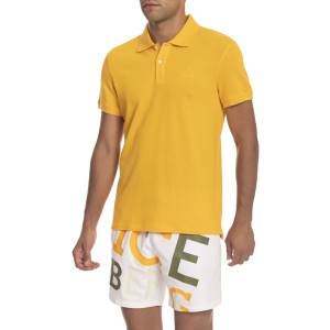 Solid Color Polo Shirt. Short Sleeves. Logo On The Chest.