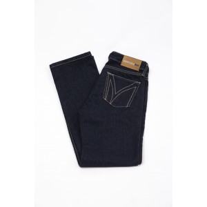 5 Pockets Denim Jeans. Embroidery On Back Pockets. Personalized Button. Embellished Logo On Front Pocket.