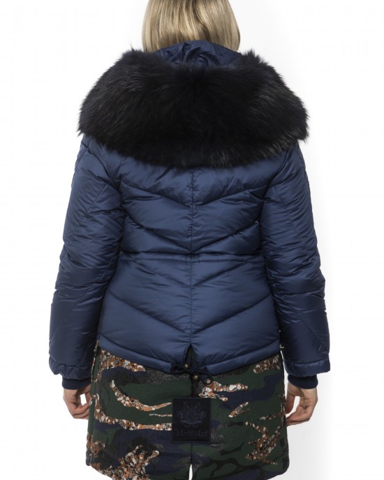 Woman Parka. Zip Closure And Drawstring At The Waist. Two Front Pockets. Hood With Removable Fur.