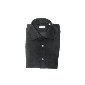 Medium Slim Collar Shirt.