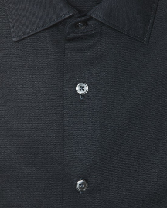 Medium Slim Collar Shirt.