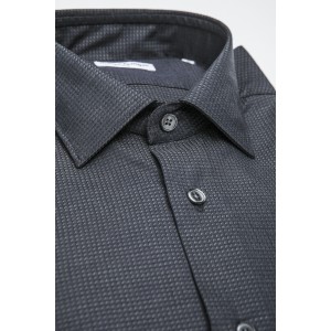 Medium Slim Collar Shirt.