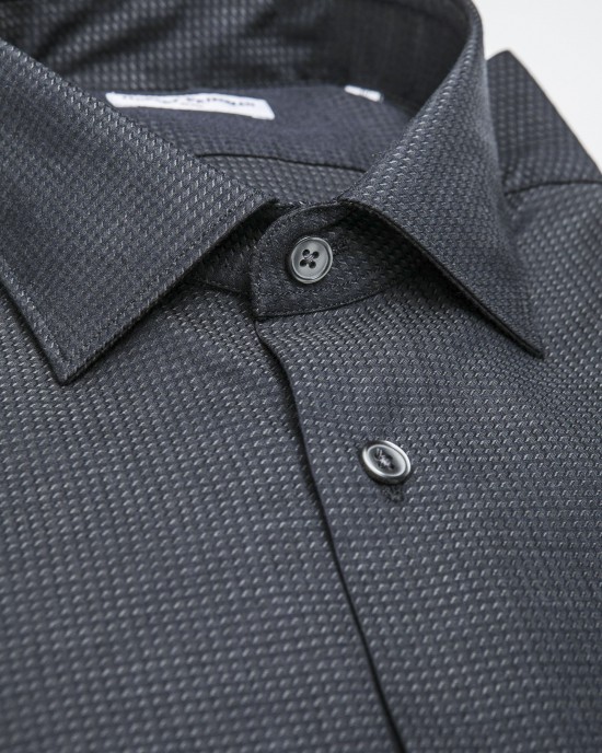 Medium Slim Collar Shirt.