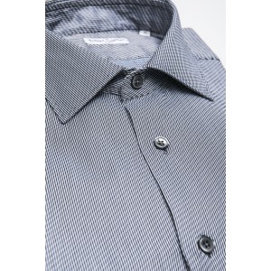 Medium Slim Collar Shirt.