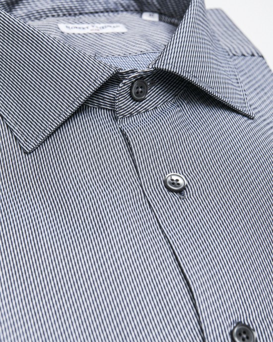 Medium Slim Collar Shirt.