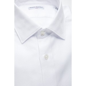 Medium Slim Collar Shirt.