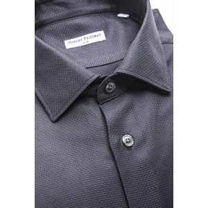 Medium Slim Collar Shirt.