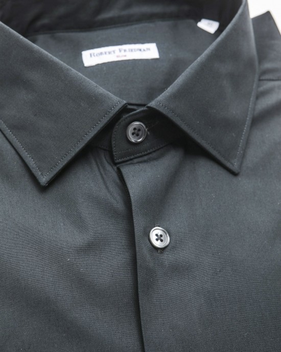 Medium Slim Collar Shirt.