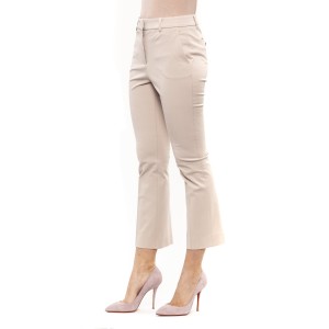 Classic Stretch Trousers. Two Front Pockets. Two Back Thread Pockets. Regular Waist. Closure With Hooks And Hidden Zip. Slim Fit.
