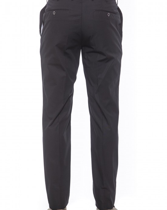 Men's Trousers With Pleats On The Front. Overlapping Closure With Button And Zip. Side Pockets. Rear Welt Pockets.