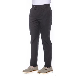 Men's Trousers With Pleats On The Front. Overlapping Closure With Button And Zip. Side Pockets. Rear Welt Pockets.