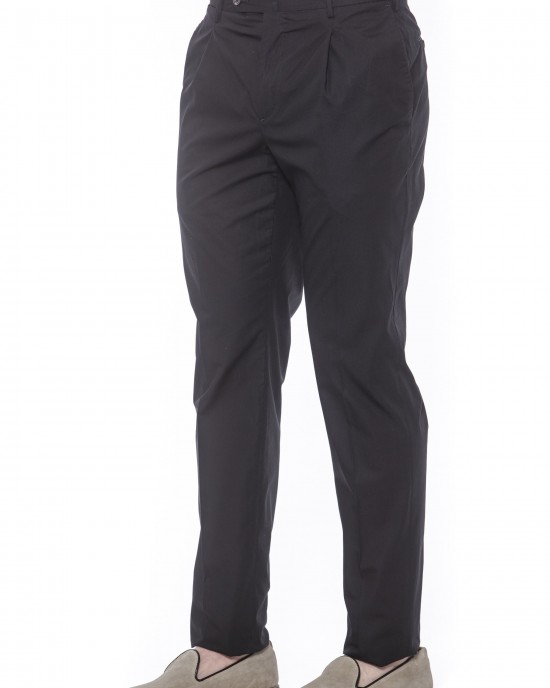 Men's Trousers With Pleats On The Front. Overlapping Closure With Button And Zip. Side Pockets. Rear Welt Pockets.