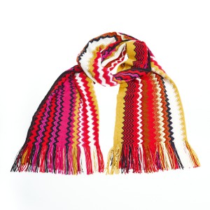 Scarf With Fringes With A Geometric Pattern And Bright Colors! Size: 200cm X 40cm