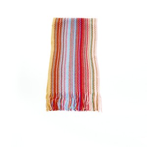 Scarf With Fringes With A Geometric Pattern And Bright Colors! Dimensions: 250 Cm X 20 Cm + Fringes