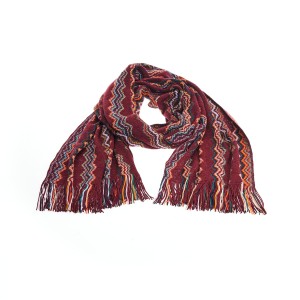 Scarf With Fringes With A Geometric Pattern And Bright Colors! Dimensions: 180cm X 45cm + Fringes